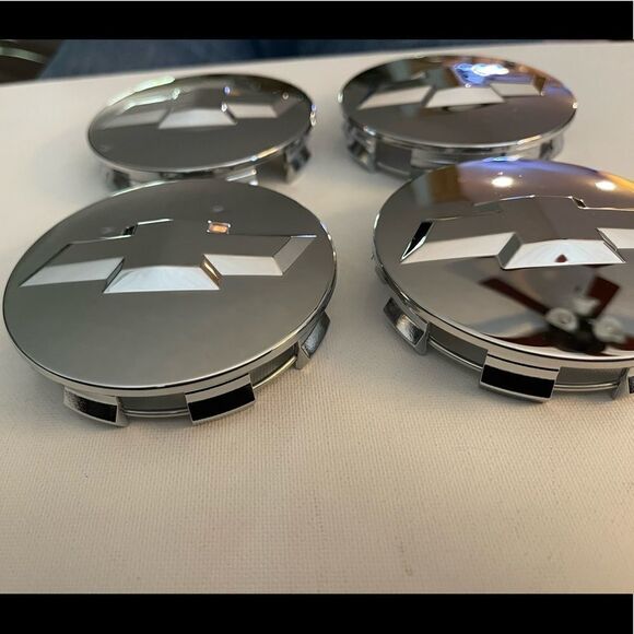 Chevrolet chrome center caps with Silver Bowtie NWT - Picture 5 of 8